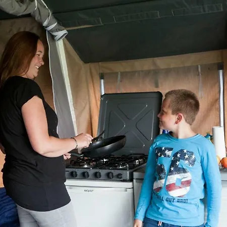 Country Camp Camping De Boshoek * פורטהאוזן